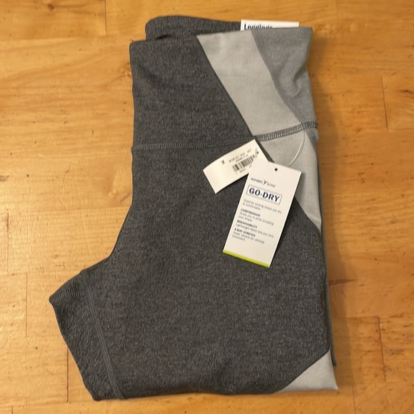 Old Navy leggings active wear - Picture 2 of 5